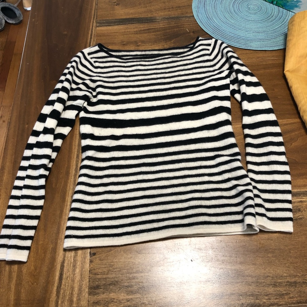Long sleeve cashmere sweater